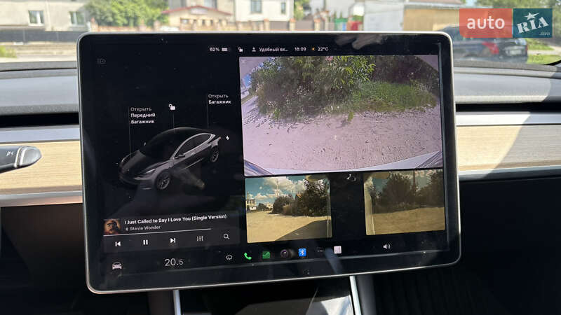 Седан Tesla Model 3 2018 в Львове