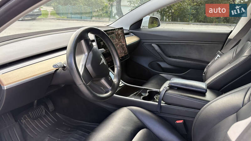 Седан Tesla Model 3 2018 в Львові