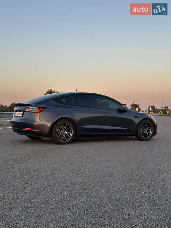 Седан Tesla Model 3 2022 в Киеве