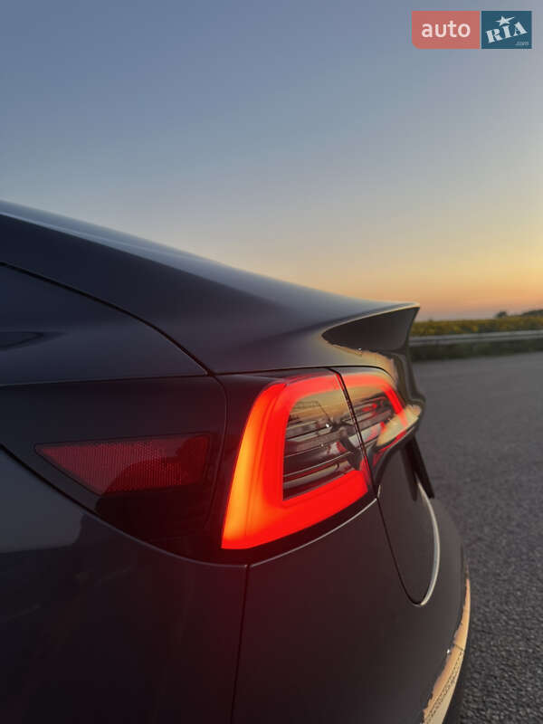 Седан Tesla Model 3 2022 в Киеве