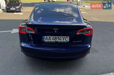 Седан Tesla Model 3 2023 в 