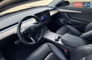 Седан Tesla Model 3 2023 в 