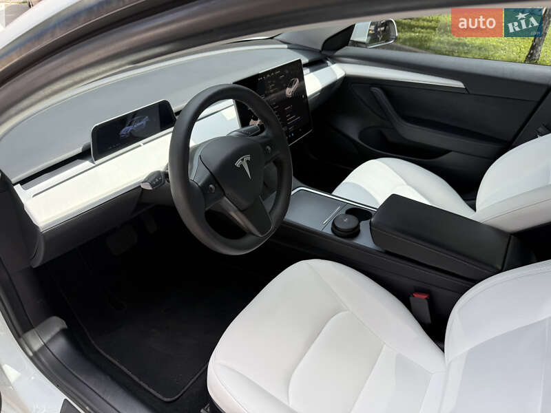 Седан Tesla Model 3 2022 в Киеве
