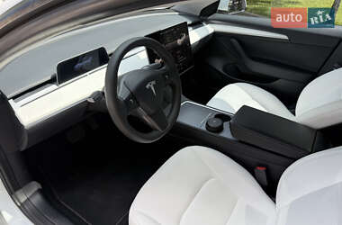Седан Tesla Model 3 2022 в 