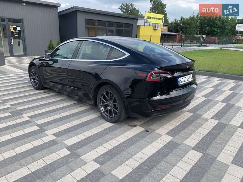 Седан Tesla Model 3 2018 в Львове