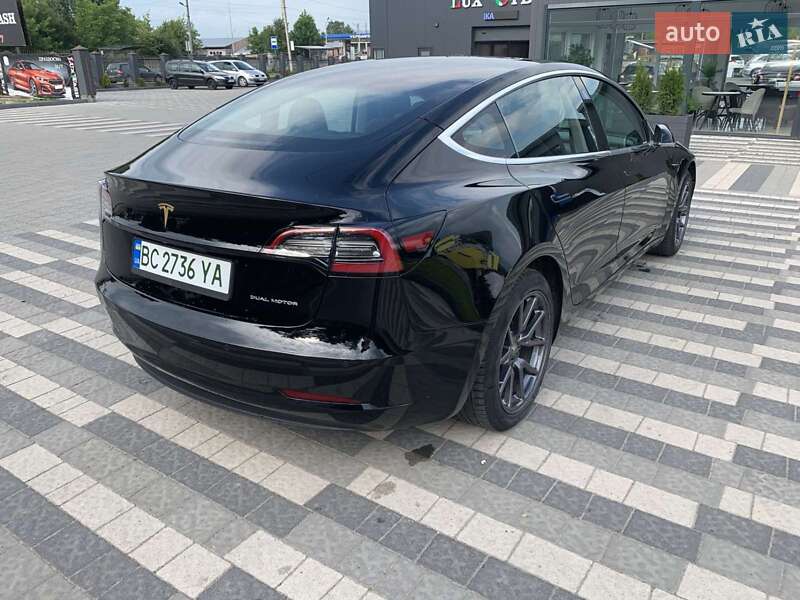 Седан Tesla Model 3 2018 в Львове