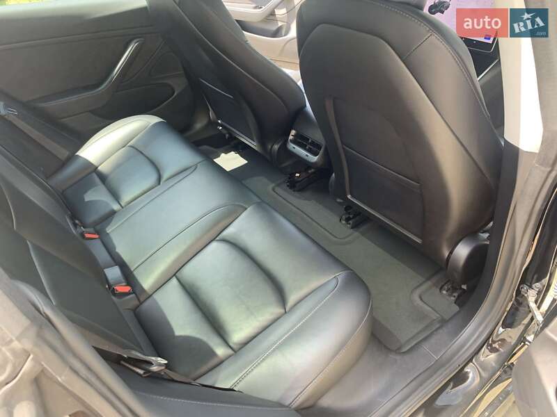 Седан Tesla Model 3 2018 в Львове