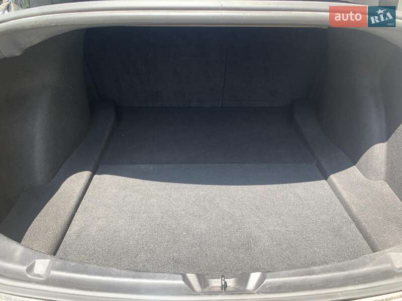 Седан Tesla Model 3 2018 в Львове