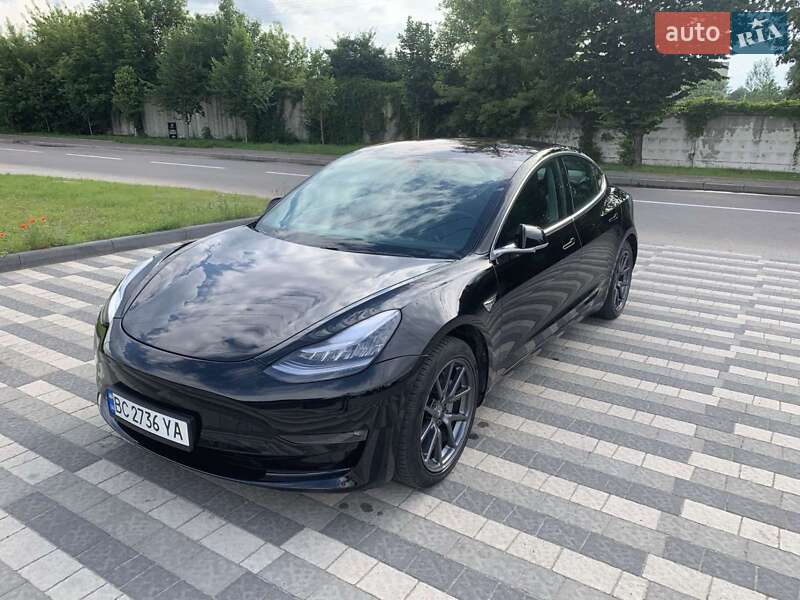 Седан Tesla Model 3 2018 в Львове