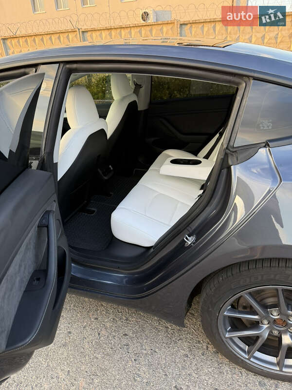 Седан Tesla Model 3 2023 в Киеве