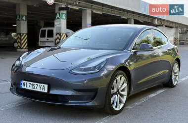 Седан Tesla Model 3 2019 в 
