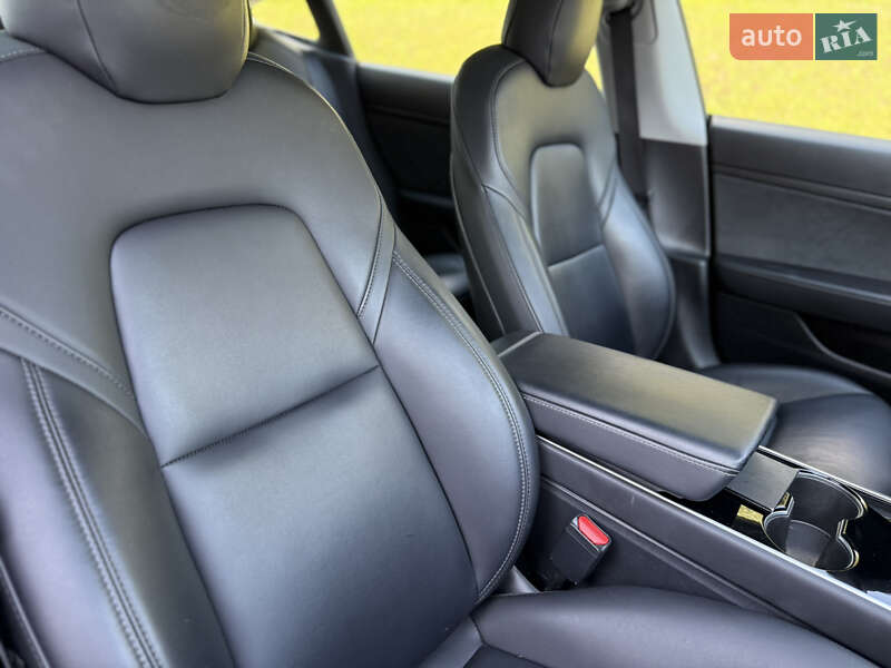 Седан Tesla Model 3 2019 в Києві