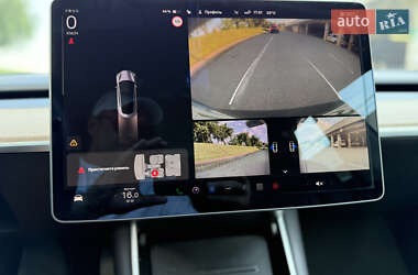 Седан Tesla Model 3 2019 в 