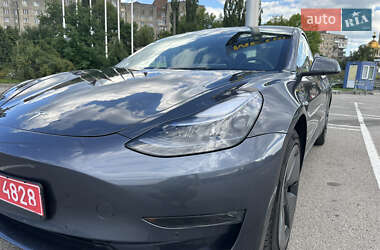 Седан Tesla Model 3 2023 в 