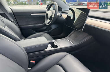 Седан Tesla Model 3 2023 в 