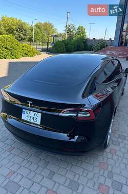 Седан Tesla Model 3 2023 в Луцке
