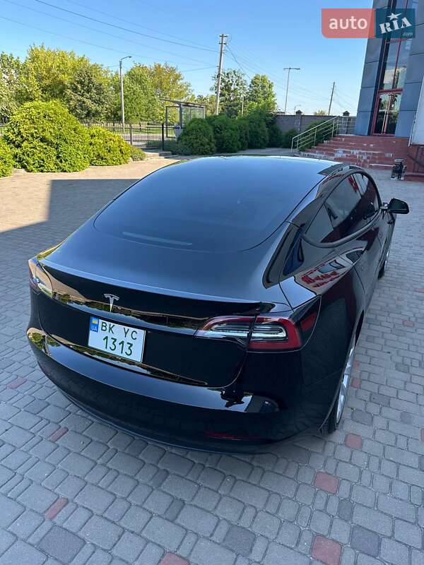 Седан Tesla Model 3 2023 в Луцке
