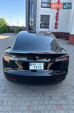Седан Tesla Model 3 2023 в Луцке