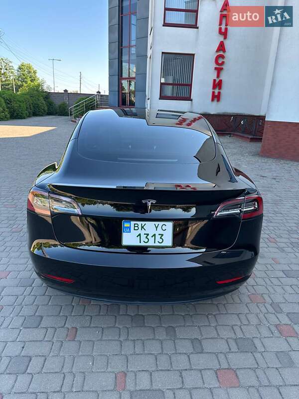 Седан Tesla Model 3 2023 в Луцке