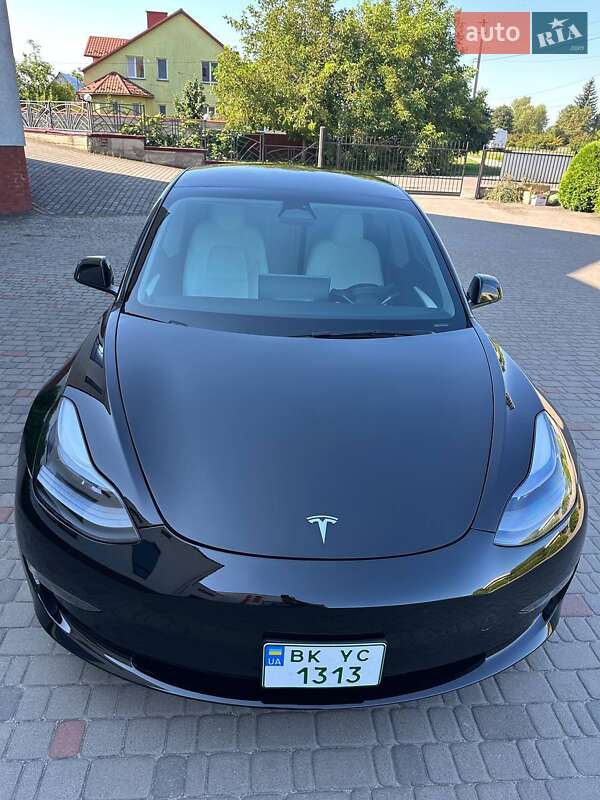 Седан Tesla Model 3 2023 в Луцке
