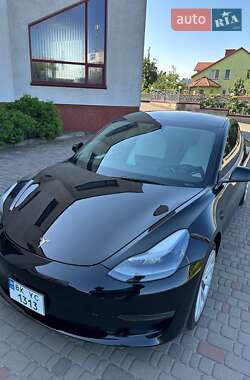 Седан Tesla Model 3 2023 в Луцке