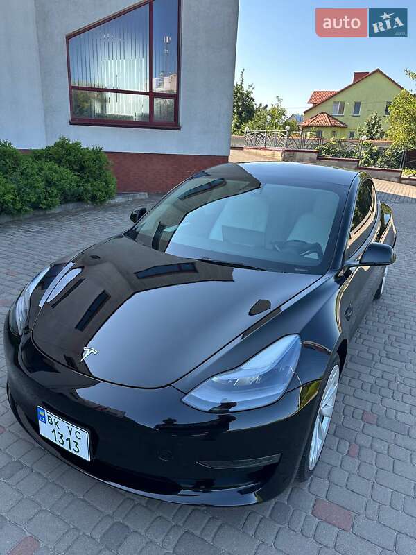 Седан Tesla Model 3 2023 в Луцке