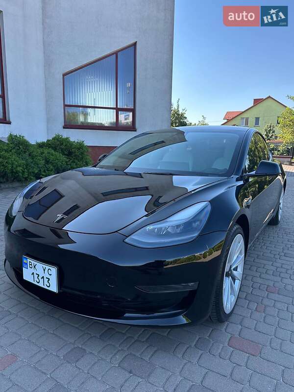 Седан Tesla Model 3 2023 в Луцке
