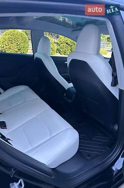 Седан Tesla Model 3 2023 в Луцке