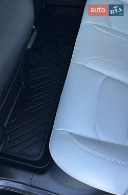 Седан Tesla Model 3 2023 в 