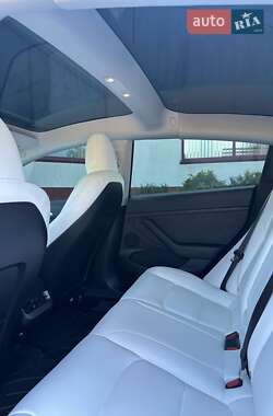 Седан Tesla Model 3 2023 в Луцке