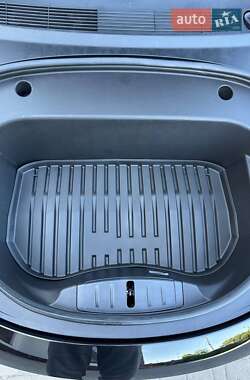 Седан Tesla Model 3 2023 в 