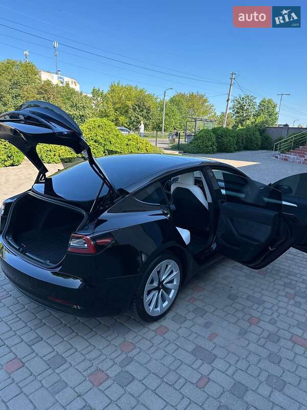 Седан Tesla Model 3 2023 в Луцке