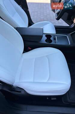 Седан Tesla Model 3 2023 в Луцке