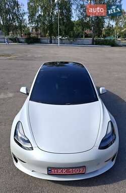 Седан Tesla Model 3 2021 в 