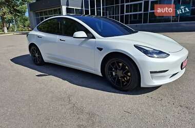 Седан Tesla Model 3 2021 в 