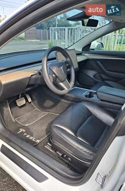 Седан Tesla Model 3 2021 в 