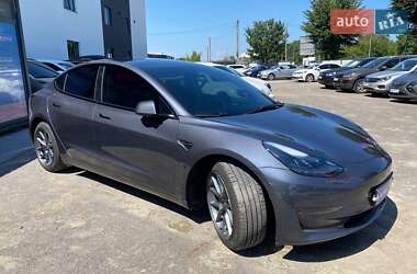 Седан Tesla Model 3 2023 в 