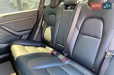 Седан Tesla Model 3 2023 в 