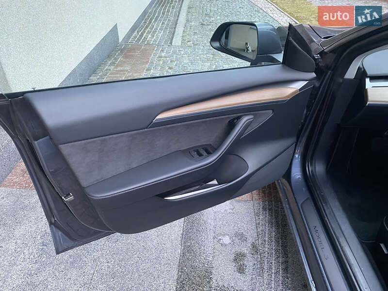 Седан Tesla Model 3 2022 в Львове