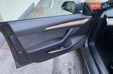Седан Tesla Model 3 2022 в 