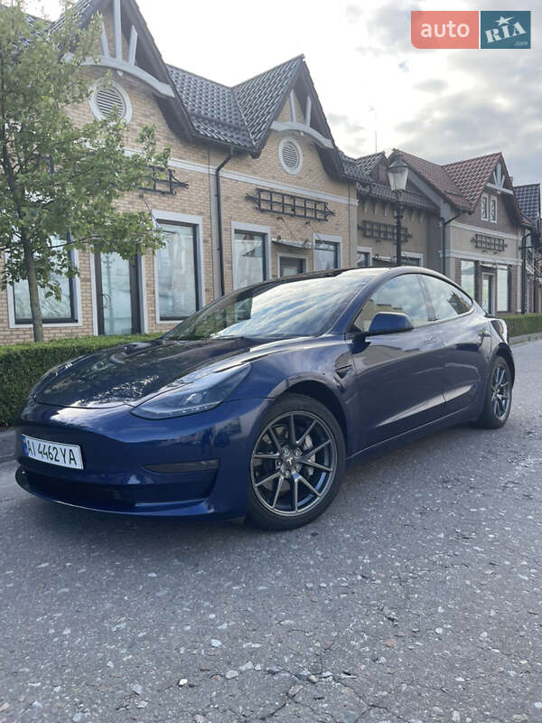 Седан Tesla Model 3 2021 в Києві