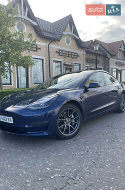 Седан Tesla Model 3 2021 в 