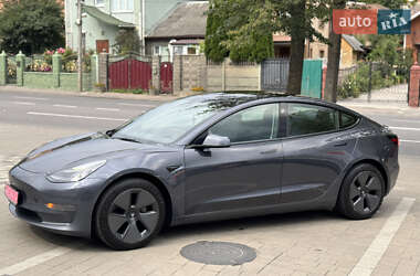 Седан Tesla Model 3 2022 в 