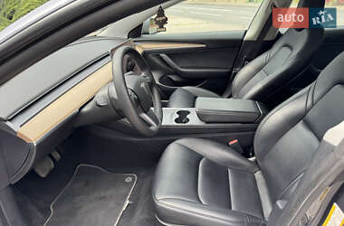 Седан Tesla Model 3 2022 в 