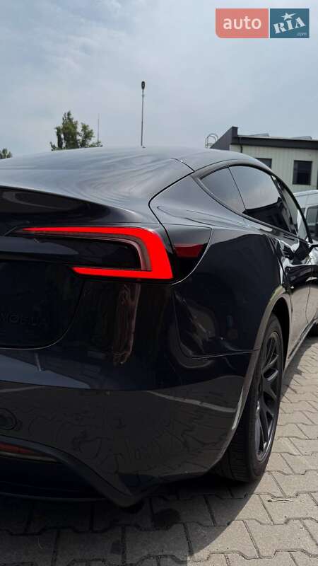 Седан Tesla Model 3 2024 в Киеве