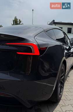 Седан Tesla Model 3 2024 в 