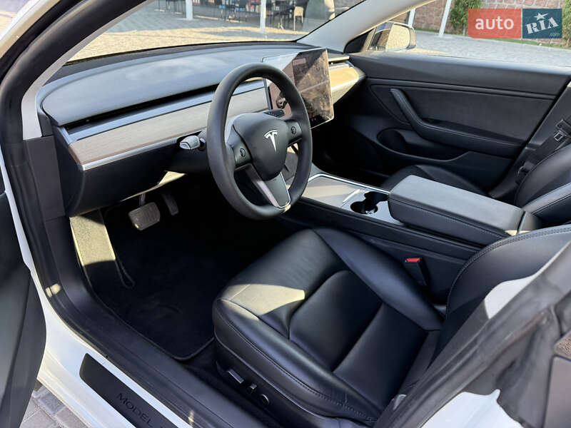Седан Tesla Model 3 2021 в Кропивницком