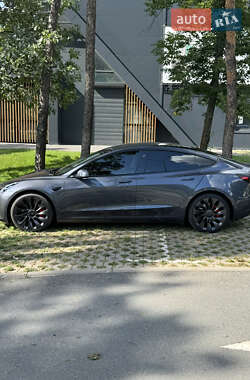 Седан Tesla Model 3 2023 в 