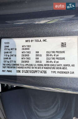 Седан Tesla Model 3 2023 в 