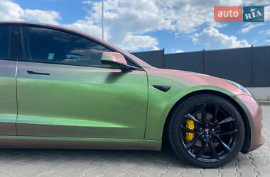 Седан Tesla Model 3 2020 в 